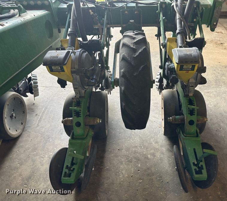 image for item DM2571 2009 John Deere 1720  no-till planter