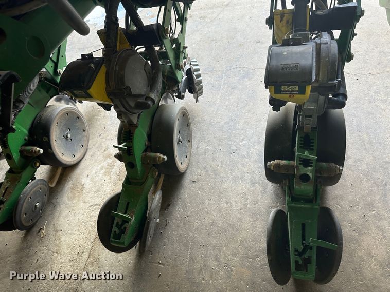 image for item DM2571 2009 John Deere 1720  no-till planter