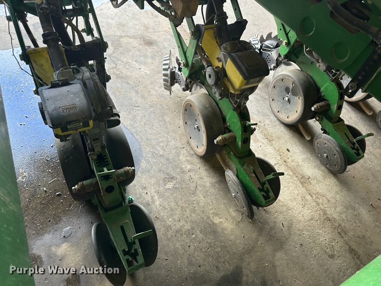image for item DM2571 2009 John Deere 1720  no-till planter