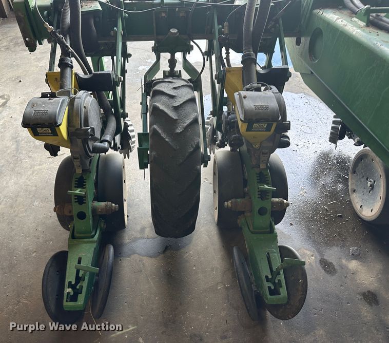 image for item DM2571 2009 John Deere 1720  no-till planter