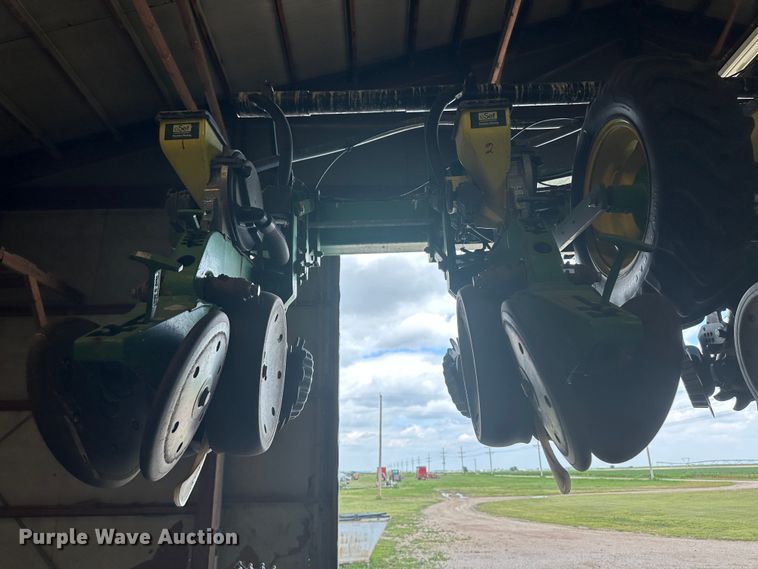 image for item DM2571 2009 John Deere 1720  no-till planter