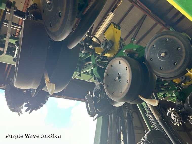 image for item DM2571 2009 John Deere 1720  no-till planter