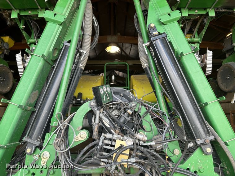 image for item DM2571 2009 John Deere 1720  no-till planter