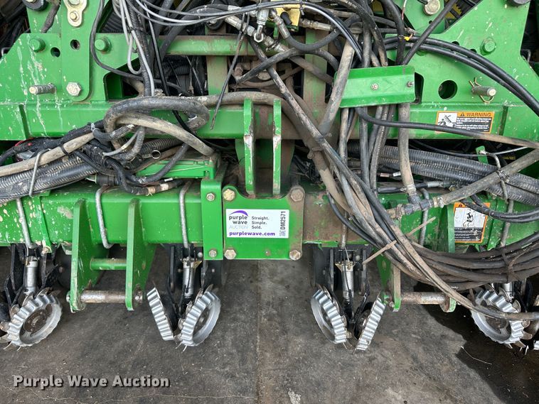 image for item DM2571 2009 John Deere 1720  no-till planter
