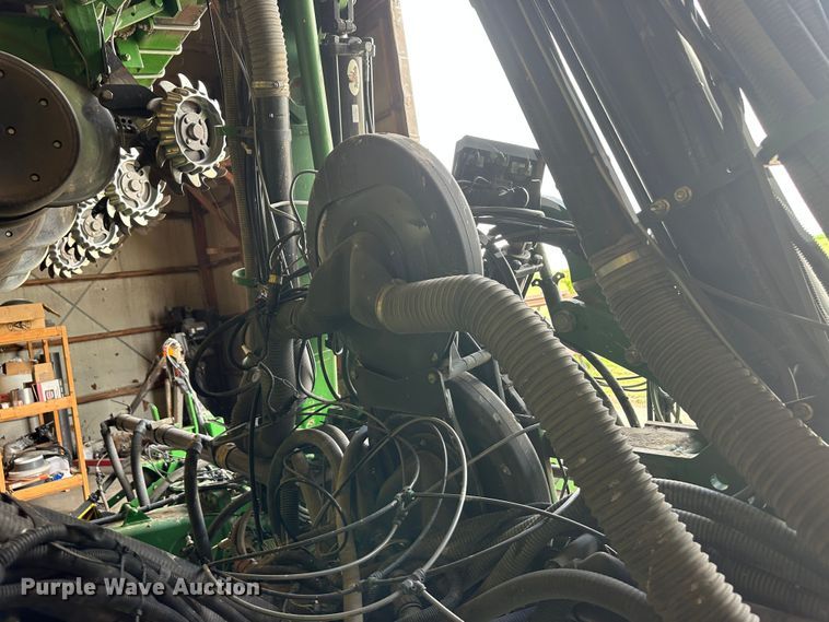 image for item DM2571 2009 John Deere 1720  no-till planter