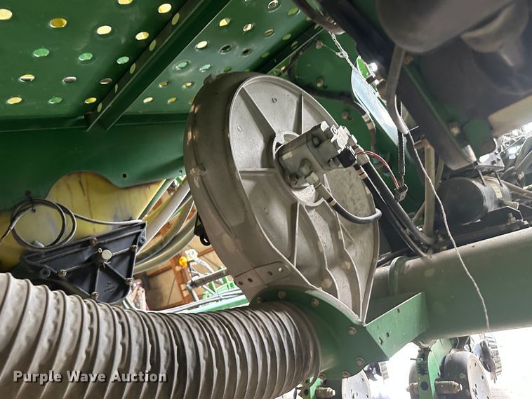 image for item DM2571 2009 John Deere 1720  no-till planter