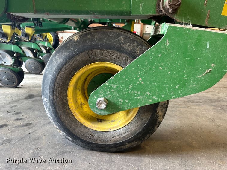 image for item DM2571 2009 John Deere 1720  no-till planter