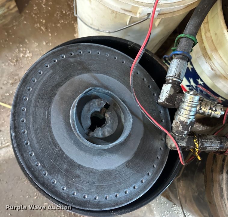 image for item DM2571 2009 John Deere 1720  no-till planter