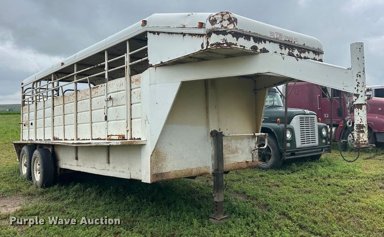 image for item DM2574 1994 CM  livestock trailer