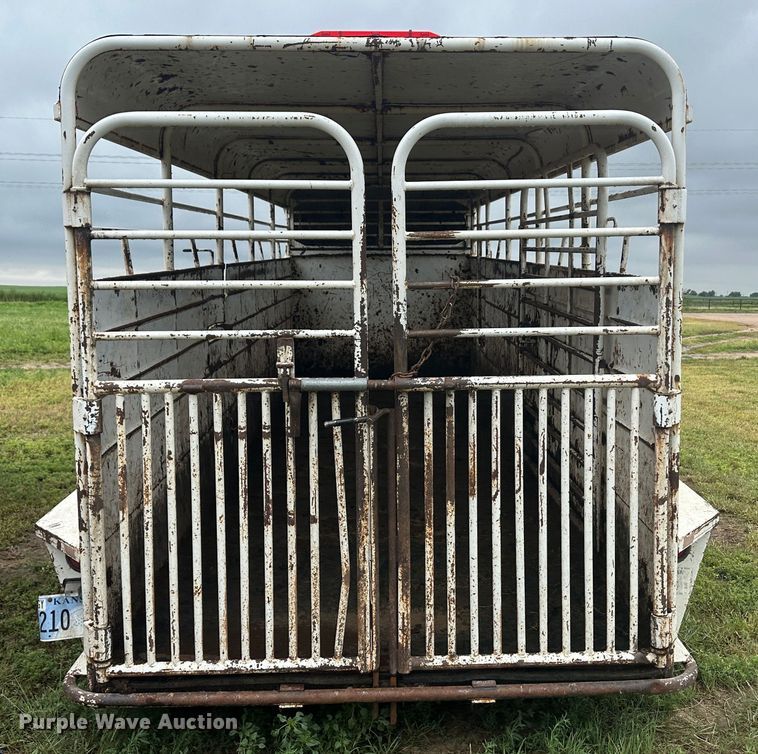 image for item DM2574 1994 CM  livestock trailer