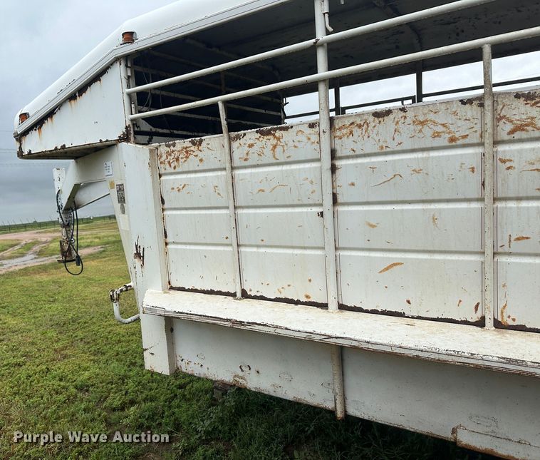 image for item DM2574 1994 CM  livestock trailer