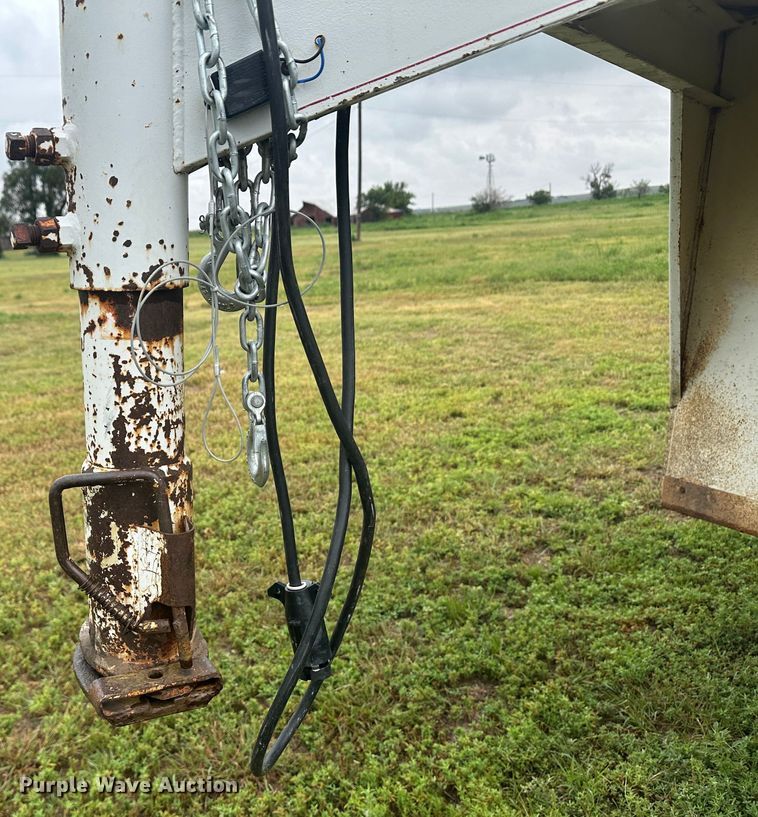 image for item DM2574 1994 CM  livestock trailer