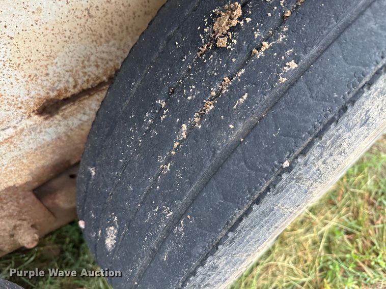 image for item DM2574 1994 CM  livestock trailer