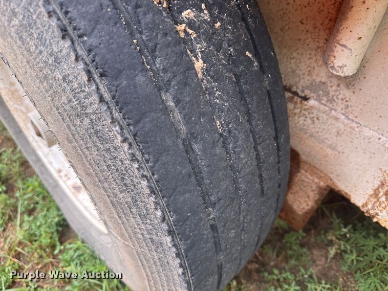 image for item DM2574 1994 CM  livestock trailer