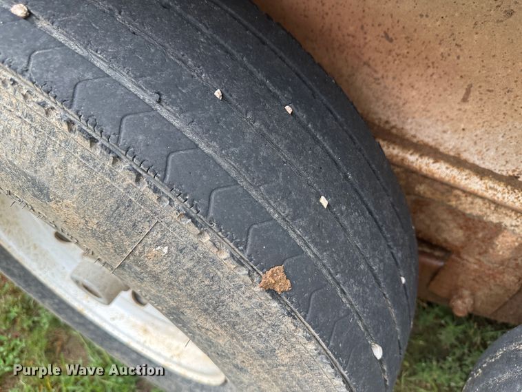 image for item DM2574 1994 CM  livestock trailer