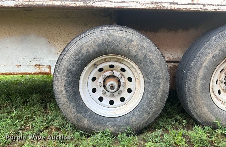 image for item DM2574 1994 CM  livestock trailer