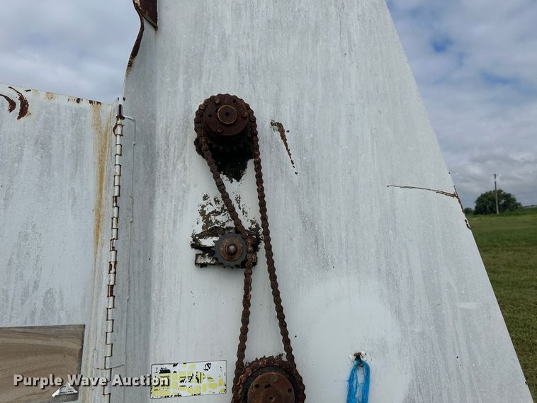 image for item DM2575 Bed Master 6000  square bale spreader