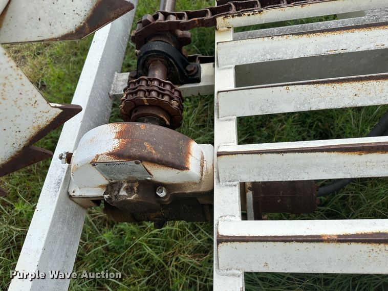 image for item DM2575 Bed Master 6000  square bale spreader