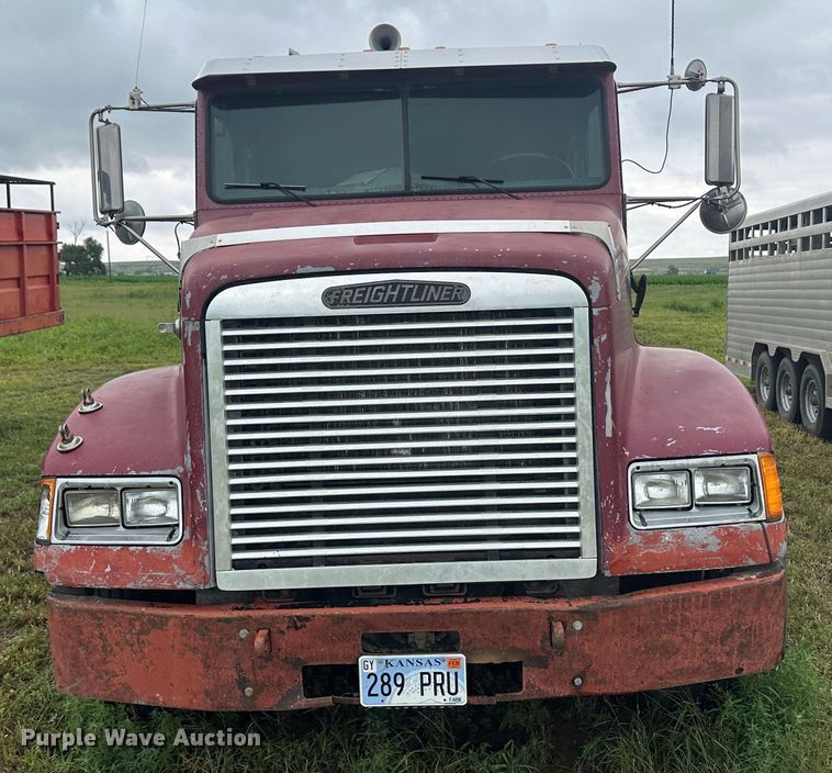 image for item DM2583 1995 Freightliner FLD  semi truck