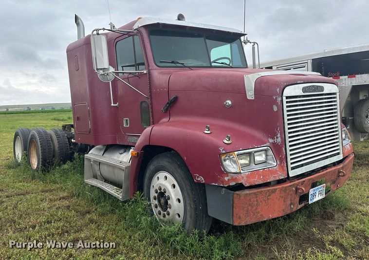 image for item DM2583 1995 Freightliner FLD  semi truck