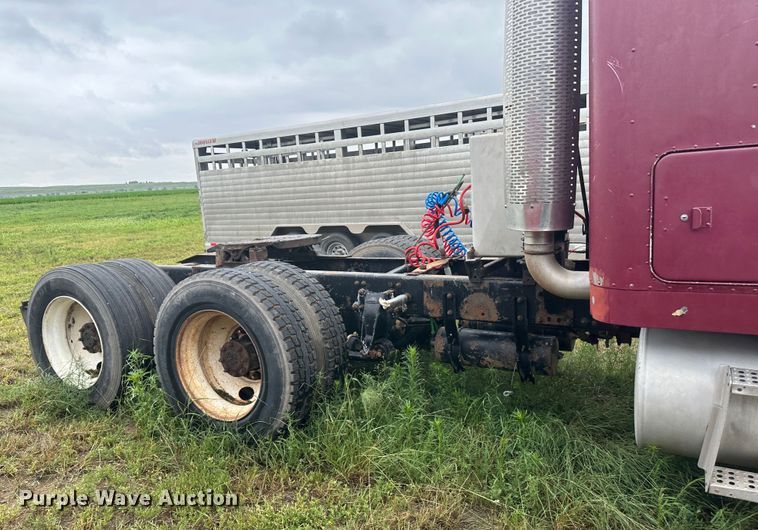 image for item DM2583 1995 Freightliner FLD  semi truck