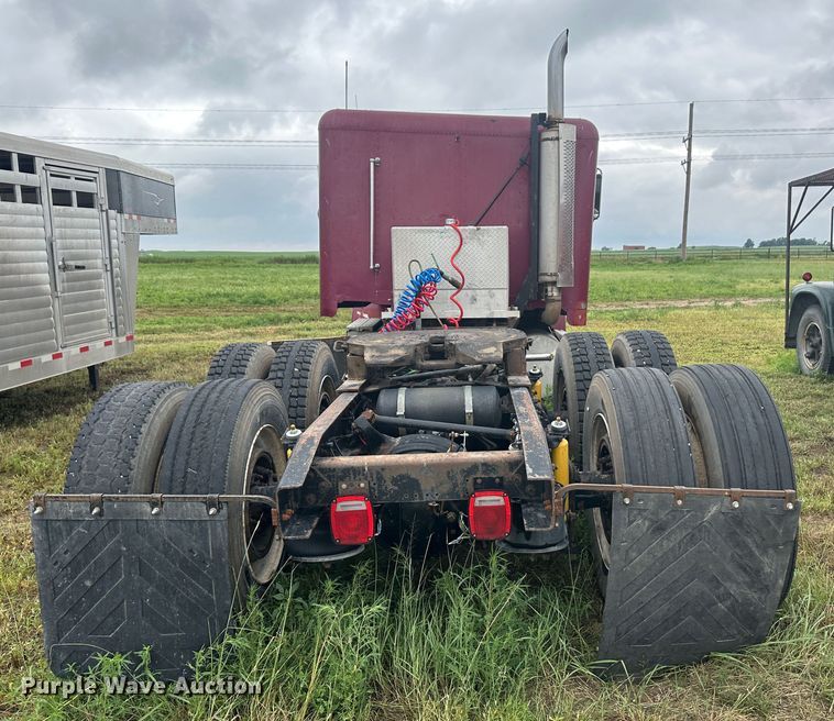 image for item DM2583 1995 Freightliner FLD  semi truck