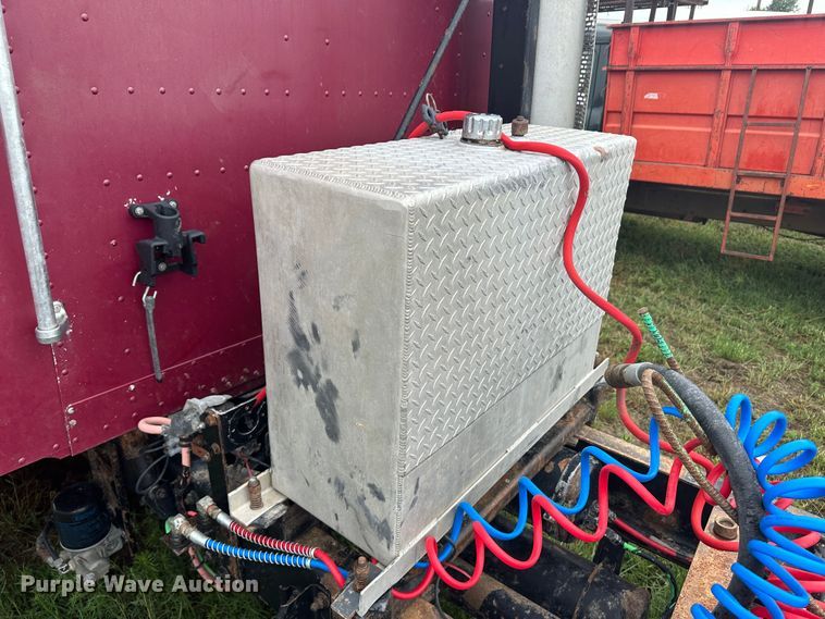 image for item DM2583 1995 Freightliner FLD  semi truck