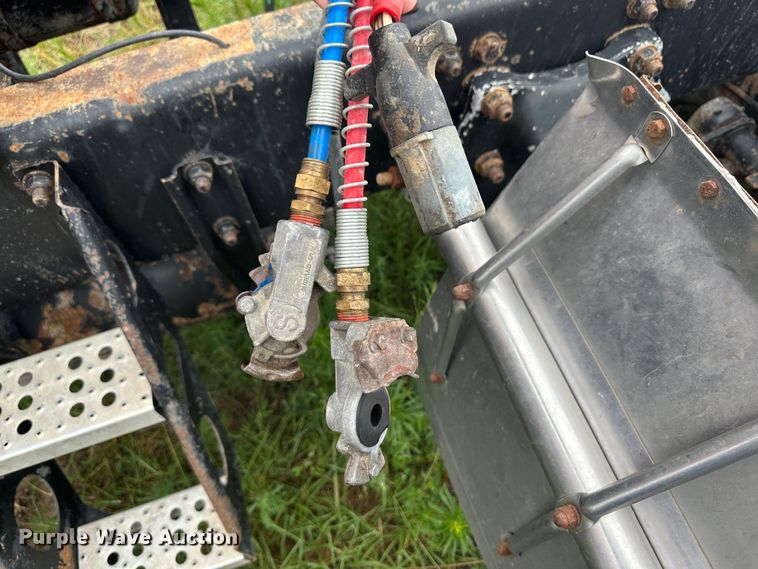 image for item DM2583 1995 Freightliner FLD  semi truck