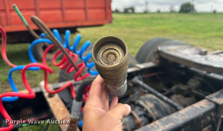 image for item DM2583 1995 Freightliner FLD  semi truck