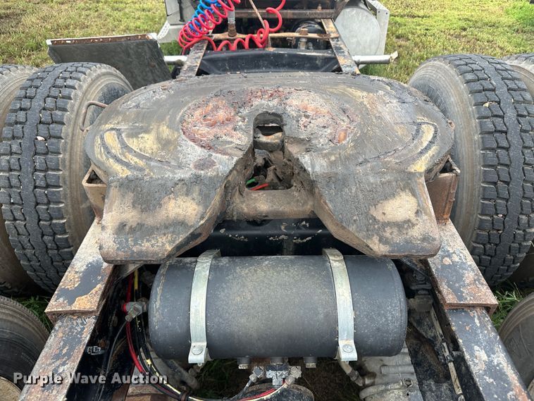 image for item DM2583 1995 Freightliner FLD  semi truck