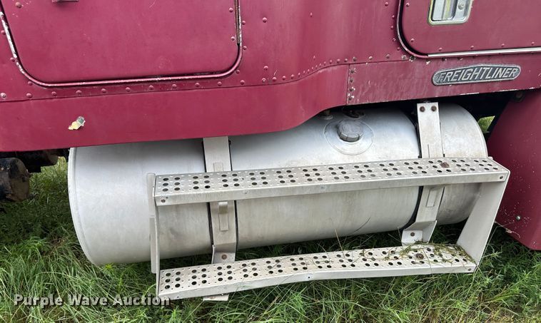 image for item DM2583 1995 Freightliner FLD  semi truck