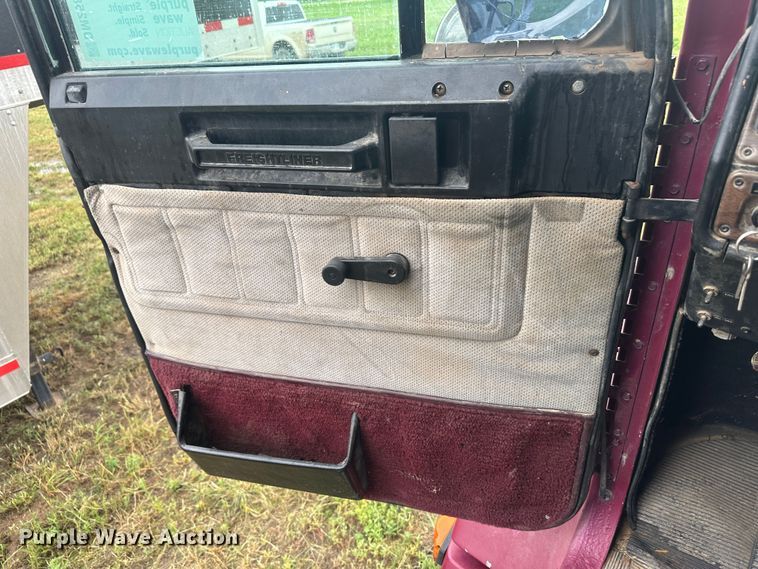 image for item DM2583 1995 Freightliner FLD  semi truck