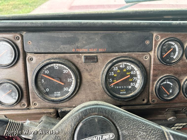 image for item DM2583 1995 Freightliner FLD  semi truck