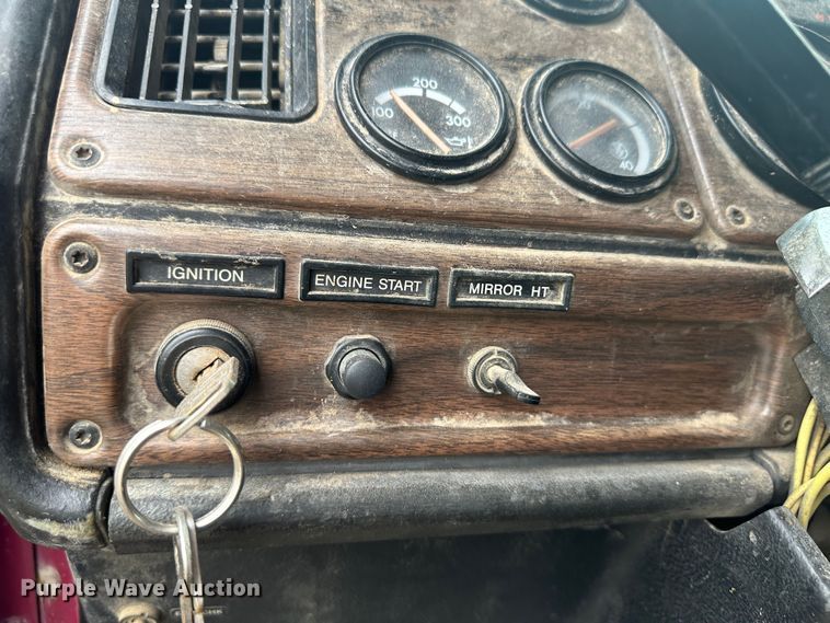 image for item DM2583 1995 Freightliner FLD  semi truck