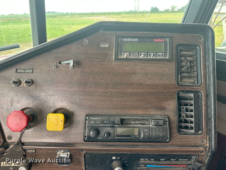 image for item DM2583 1995 Freightliner FLD  semi truck