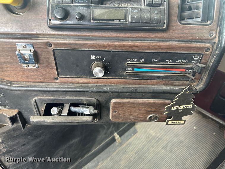 image for item DM2583 1995 Freightliner FLD  semi truck