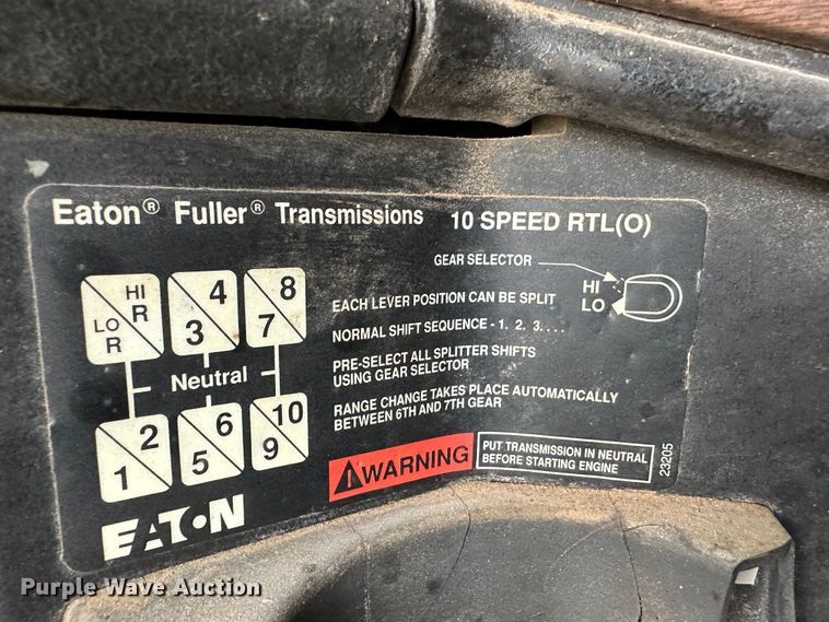 image for item DM2583 1995 Freightliner FLD  semi truck