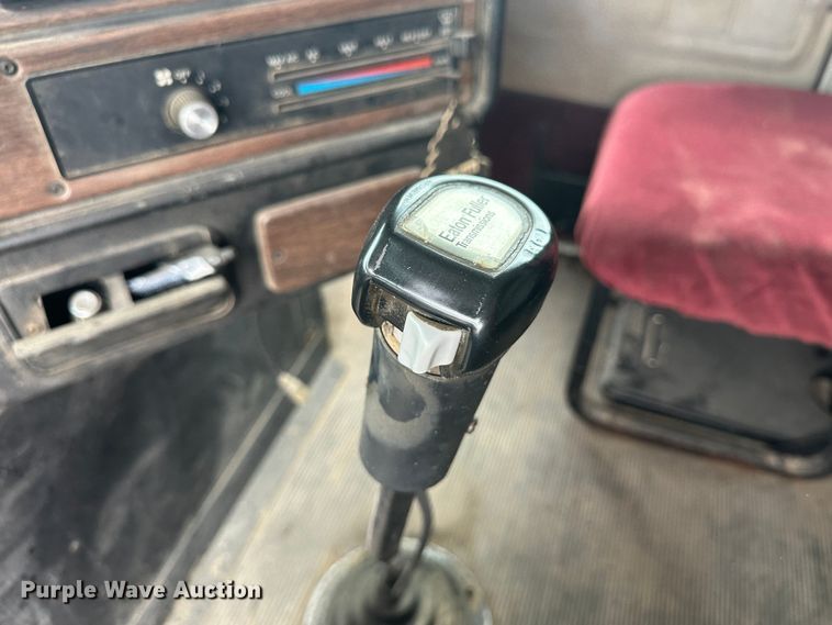 image for item DM2583 1995 Freightliner FLD  semi truck