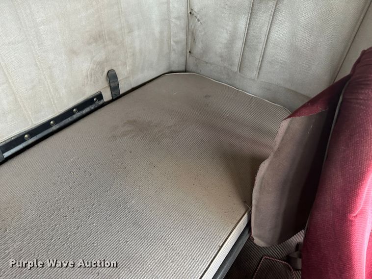 image for item DM2583 1995 Freightliner FLD  semi truck