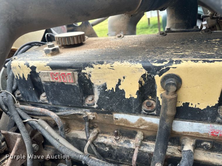 image for item DM2583 1995 Freightliner FLD  semi truck