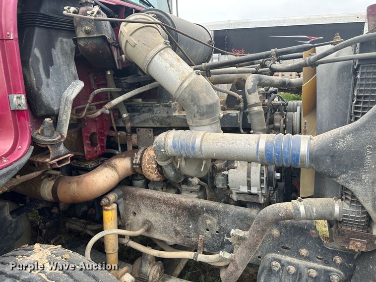 image for item DM2583 1995 Freightliner FLD  semi truck