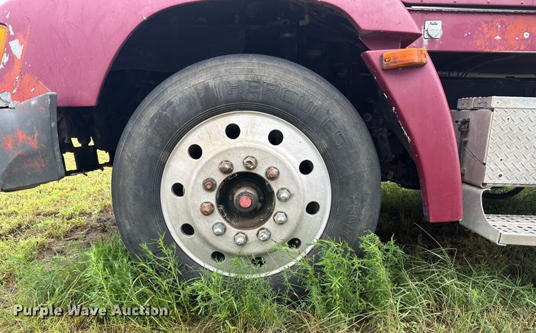 image for item DM2583 1995 Freightliner FLD  semi truck