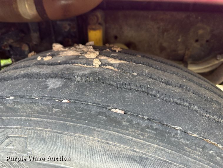 image for item DM2583 1995 Freightliner FLD  semi truck