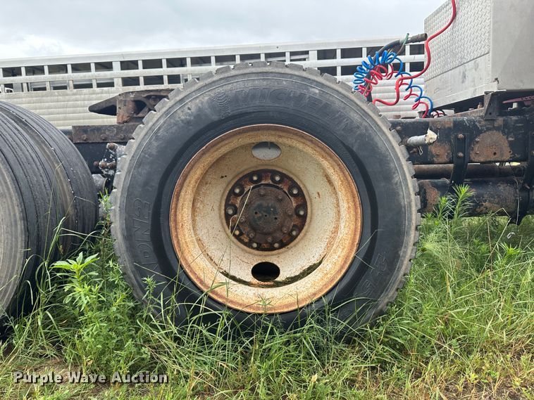 image for item DM2583 1995 Freightliner FLD  semi truck