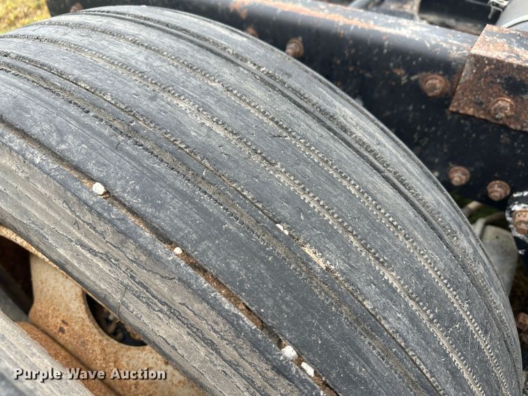 image for item DM2583 1995 Freightliner FLD  semi truck