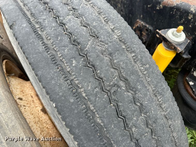 image for item DM2583 1995 Freightliner FLD  semi truck