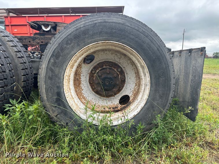 image for item DM2583 1995 Freightliner FLD  semi truck