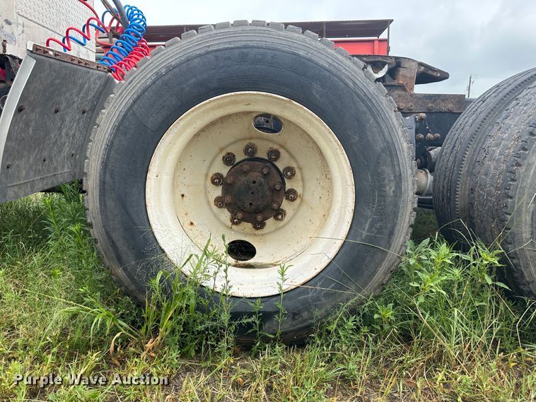 image for item DM2583 1995 Freightliner FLD  semi truck