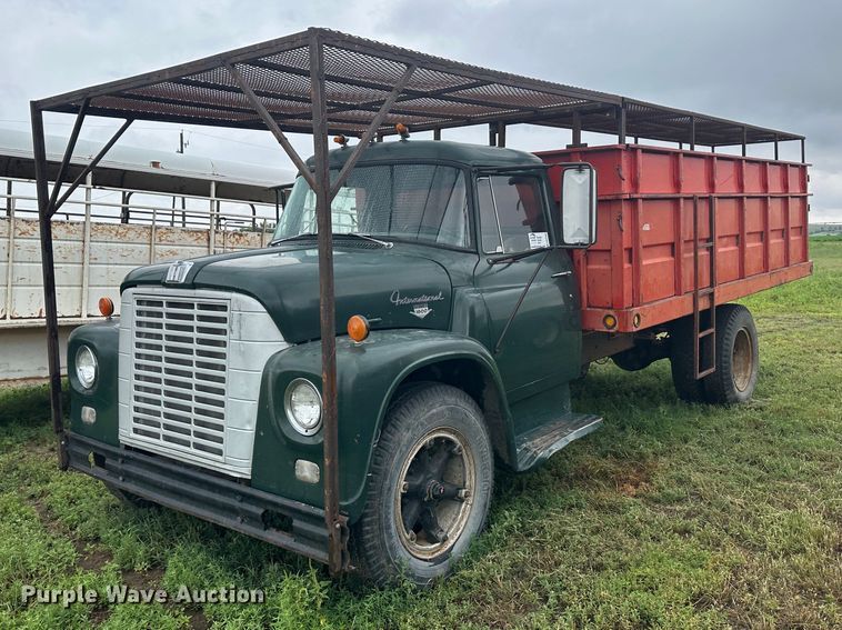 image for item DM2584 1965 International Loadstar 1600  grain truck