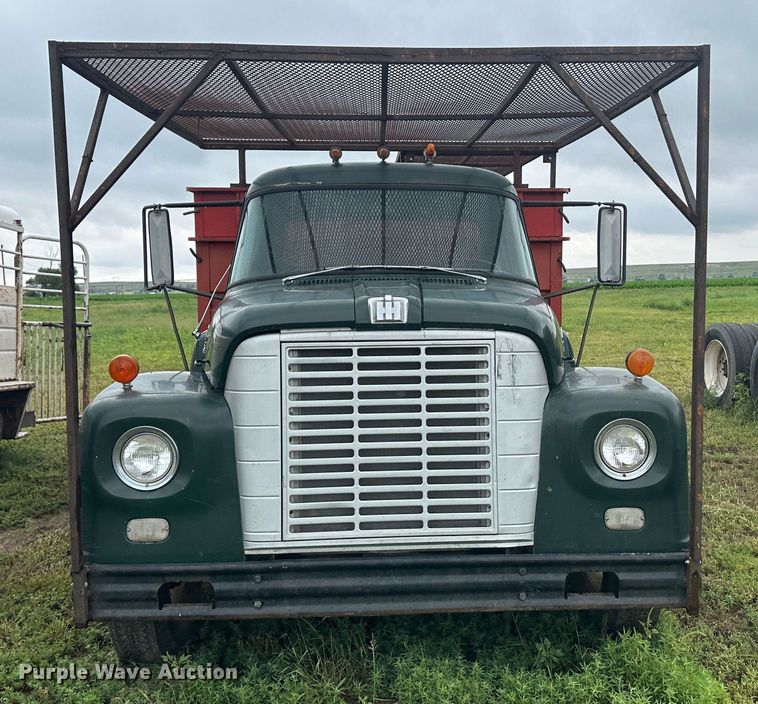 image for item DM2584 1965 International Loadstar 1600  grain truck
